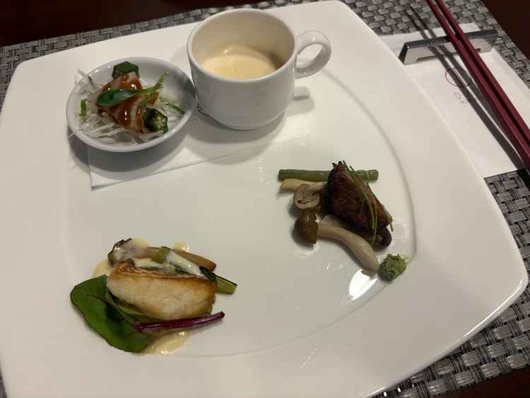 ワンプレート試食。各料理の盛り付けがとてもオシャレでした。