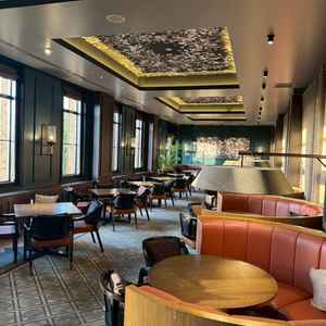 ゲストホール(1階・2階は一般のお客様も出入りあり、3階は親族とゲスト二組分の貸切)