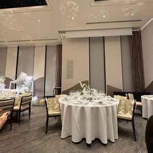 披露宴会場③ 1番広い会場で待合スペースの仕切りを無くして広々と使えます