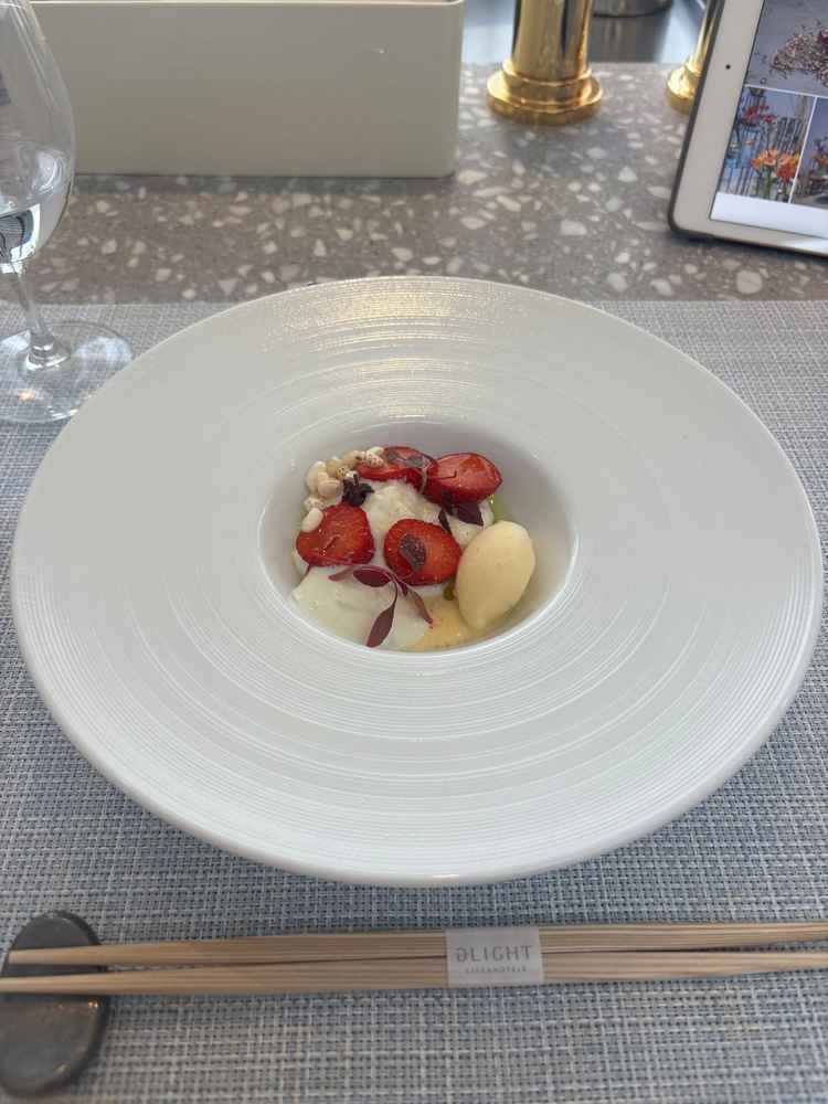 デザートは佐賀のごどうふを使ったデザート杏仁豆腐のような味わいご当地のものを味わえるのがいい