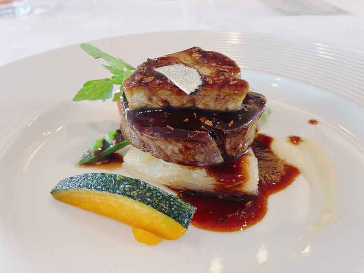 メインのお肉料理