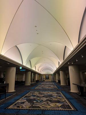 披露宴会場の前の「鶴の間」。ここでの記念写真が良かった。