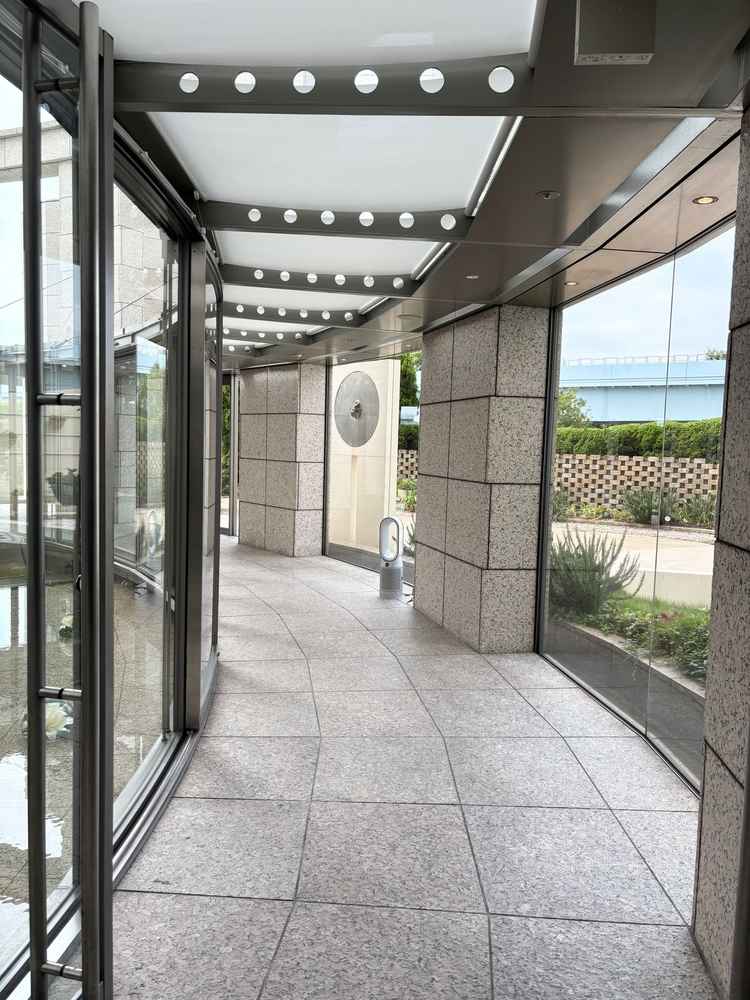 チャペルまでの道。開放的