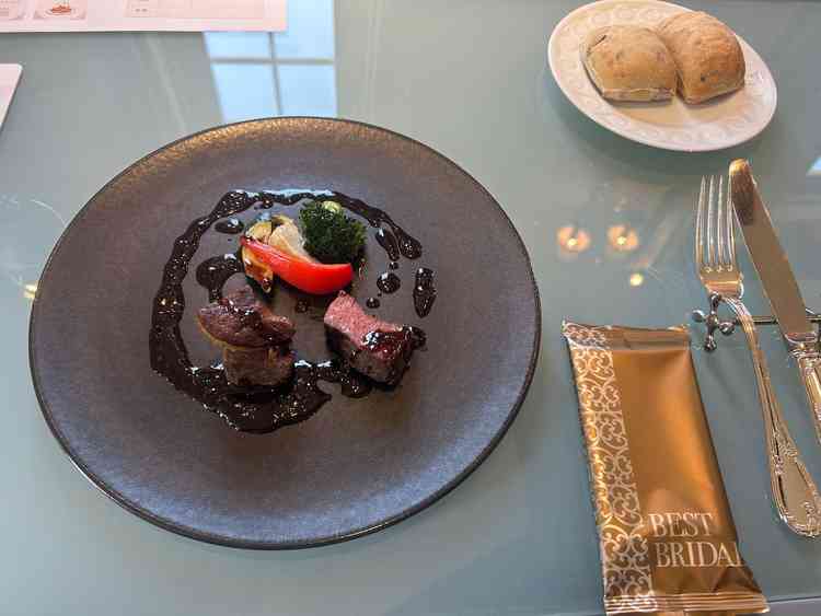 オリーブの実をふんだんに使ったパン