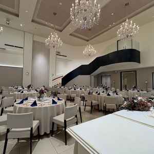 憧れの大階段もあり、天井も高く開放感がありました。大人数がゆったり座れるのでいいなと思いました。