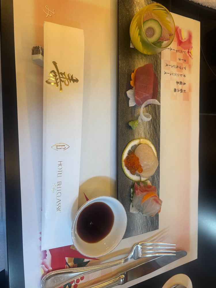 お料理は２品試食させていただきました。本まぐろは舌触りがよく美味しかったです。