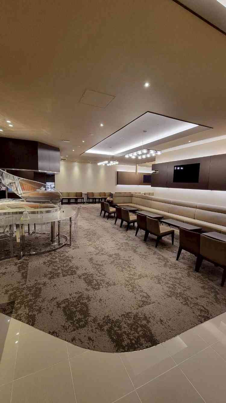 待合スペース。広くてくつろぎやすそう。