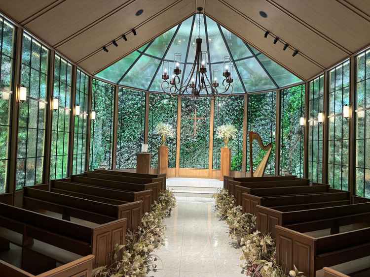 チャペル。みどりと木目のコントラストが素敵。とても特別な空間でした。