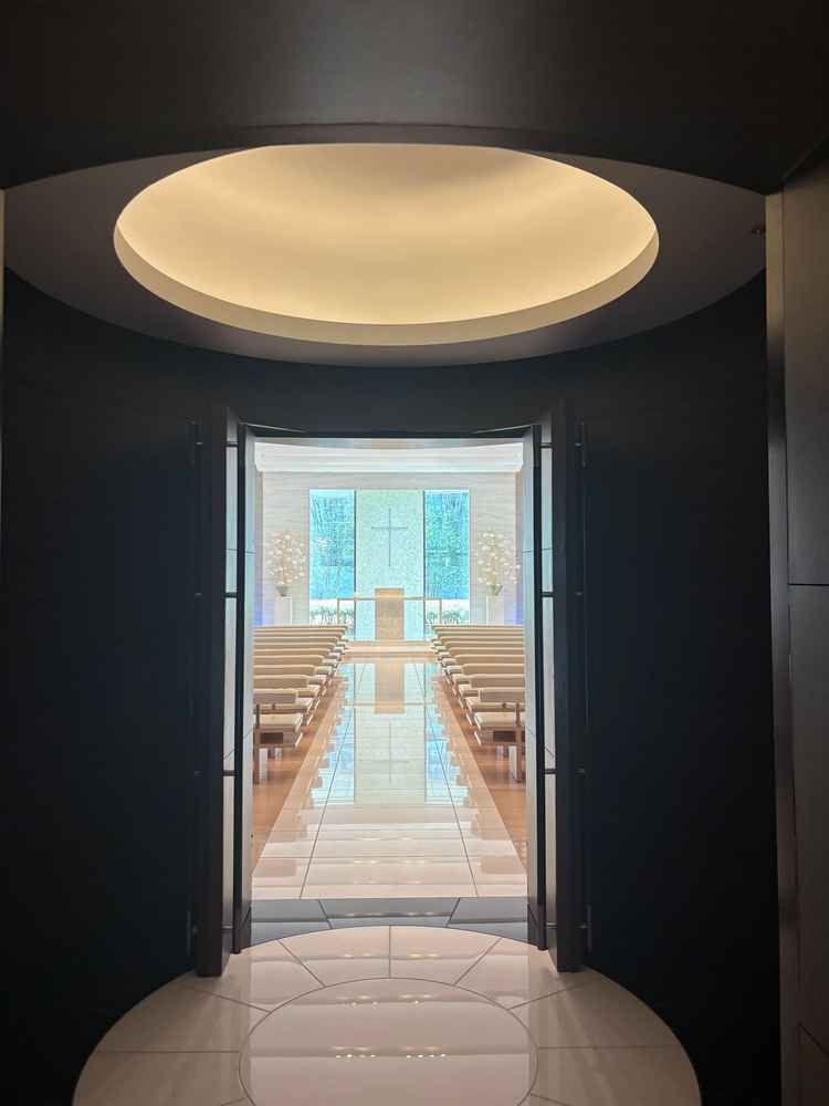 チャペル。入る前のスペースもおしゃれで、ゲストが通る時ワクワクすると思う。