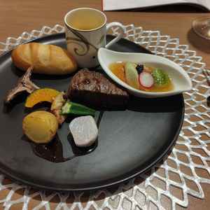 試食のワンプレート。お肉が柔らかくて美味しかった。