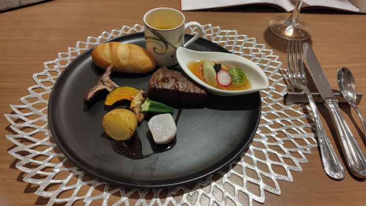 試食のワンプレート。お肉が柔らかくて美味しかった。