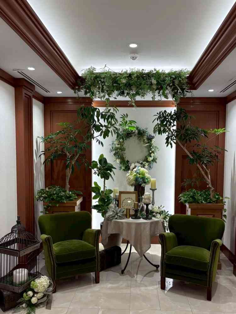 ゲストが式場に来て初めて見るスペースにも装飾があり、こちらで準備をする必要がないのが楽でいいと思い