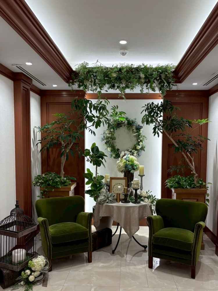 ゲストが式場に来て初めて見るスペースにも装飾があり、こちらで準備をする必要がないのが楽でいいと思い