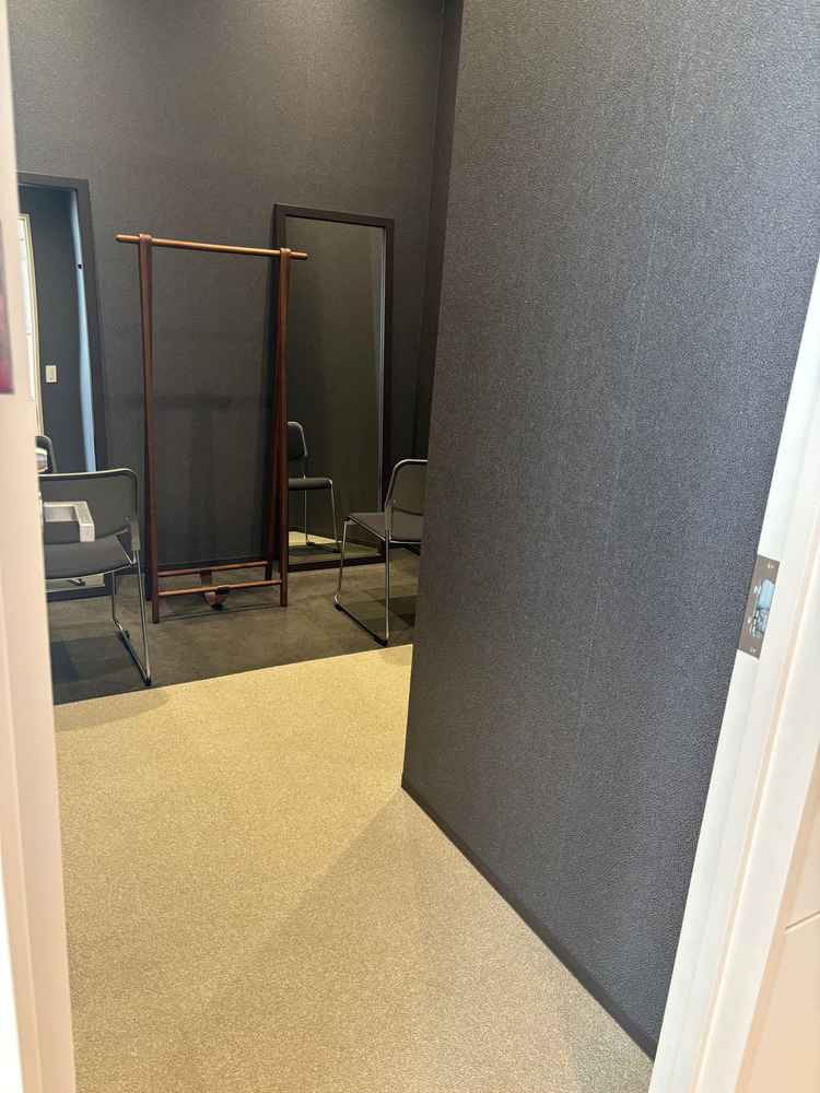 来てくれた人の着替える場所。広くスペースがあり、いいと思いました。