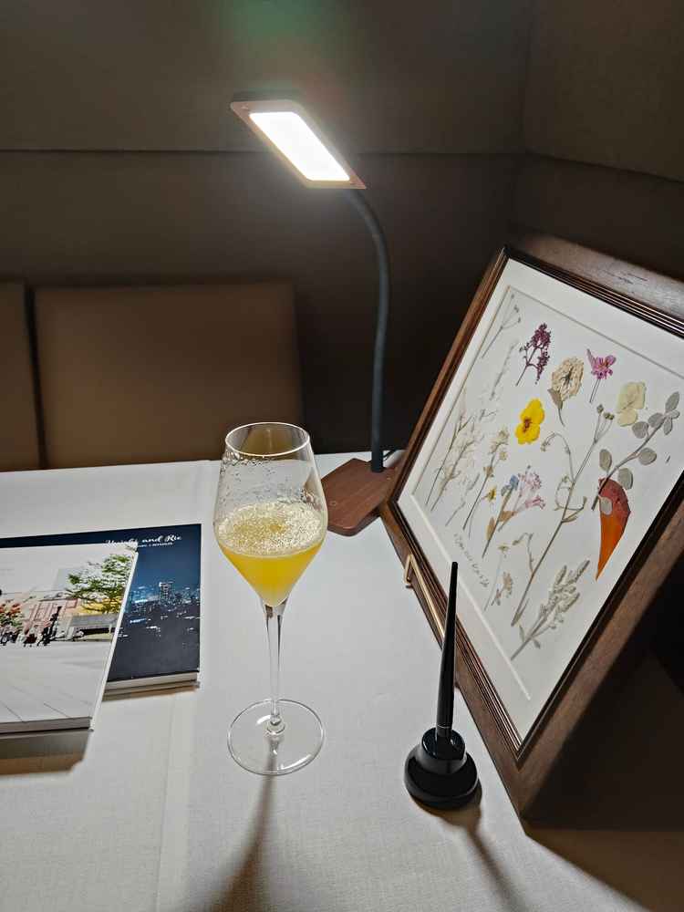 静かな個室に案内して下さいました。