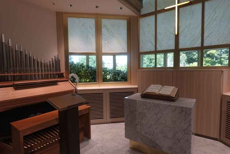 チャペル。昨年リニューアルをし、小窓から自然光が入るようになったとのこと。