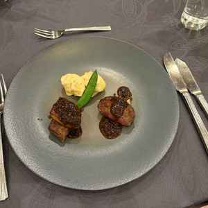 メインのお肉料理の試食。柔らかく美味しかった。