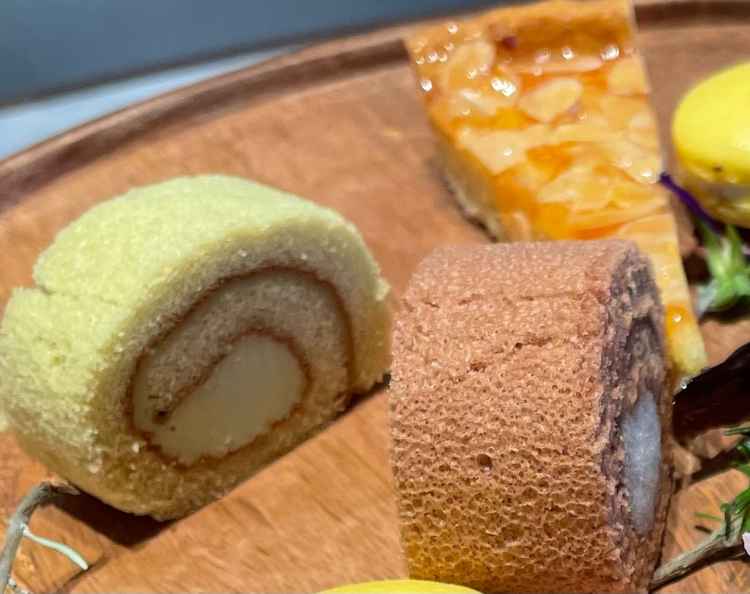 ピスタチオロールとチョコロール