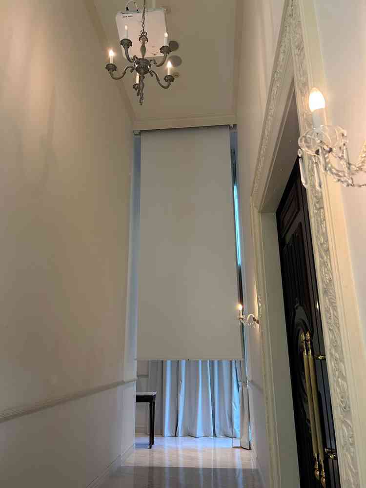 チャペル入場前にスクリーンで映像を見ることが出来る