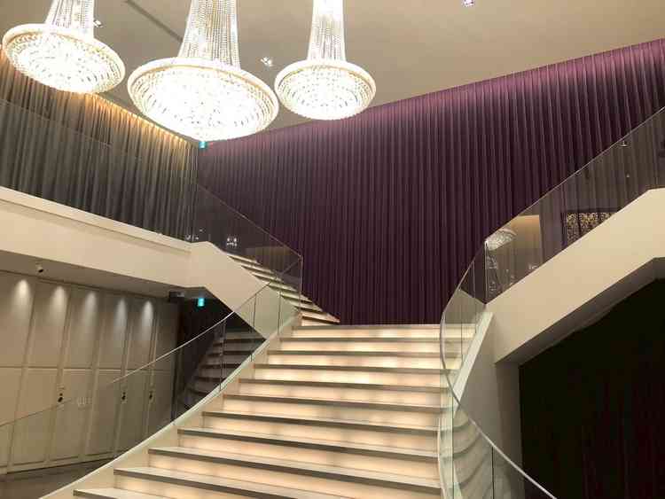 大階段！雰囲気や演出は色々考えることができそう！