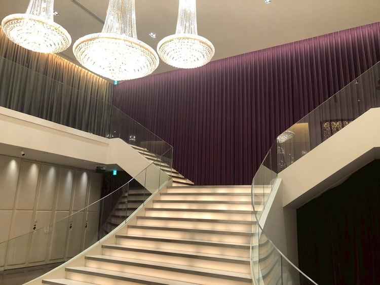 大階段！雰囲気や演出は色々考えることができそう！