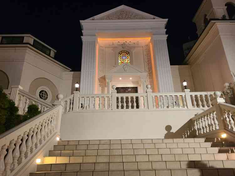 チャペルから退出後の大階段