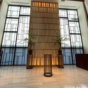 チャペルはウェディングドレスが綺麗に見える設計だそうで天井が高く、明るかったです。