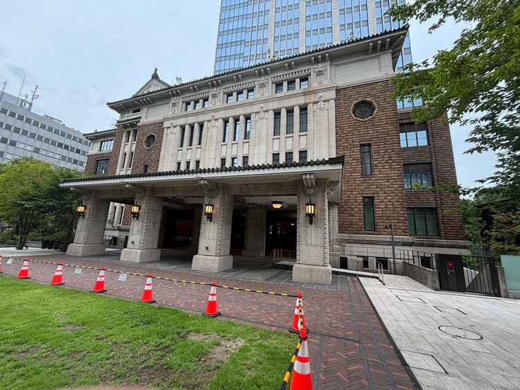 正面からの外観。芝生は現在調整中とのこと。