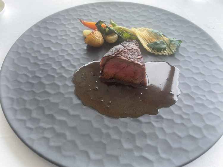 メインのフィレステーキをいただきました。お肉、ソースはもちろんでしたがグリル野菜も美味しかったです。