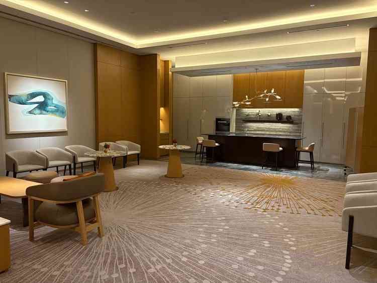 チャペル→受付→披露宴の流れのため、移動や待ち時間も快適。また早めに来た場合は待合室も貸切で利用可能