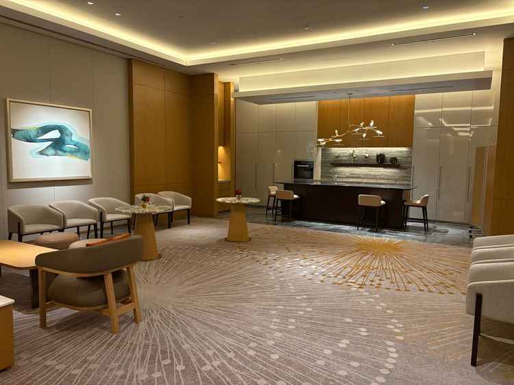 チャペル→受付→披露宴の流れのため、移動や待ち時間も快適。また早めに来た場合は待合室も貸切で利用可能