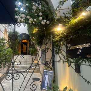 エントランスがすごい綺麗です！見学なのに自分の名前が記載されて細部までのおもてなしはめちゃ素敵です