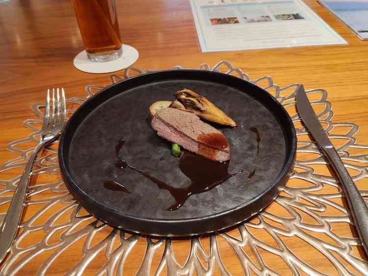 試食のご飯 ワンプレートだが、おいしかった。ソースが甘めでおいしかった。