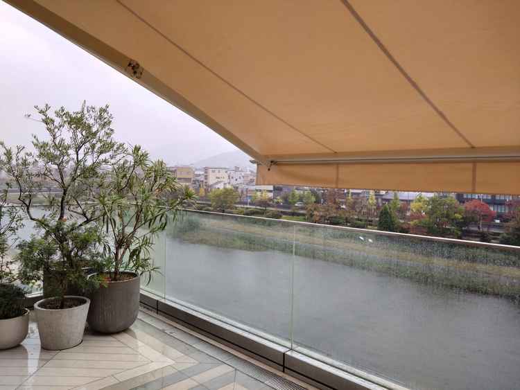 3階の挙式場のテラスからの風景。鴨川が綺麗に見えました。