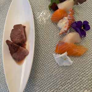 牛肉と海鮮料理の写真。色彩のバランスが素敵でした。