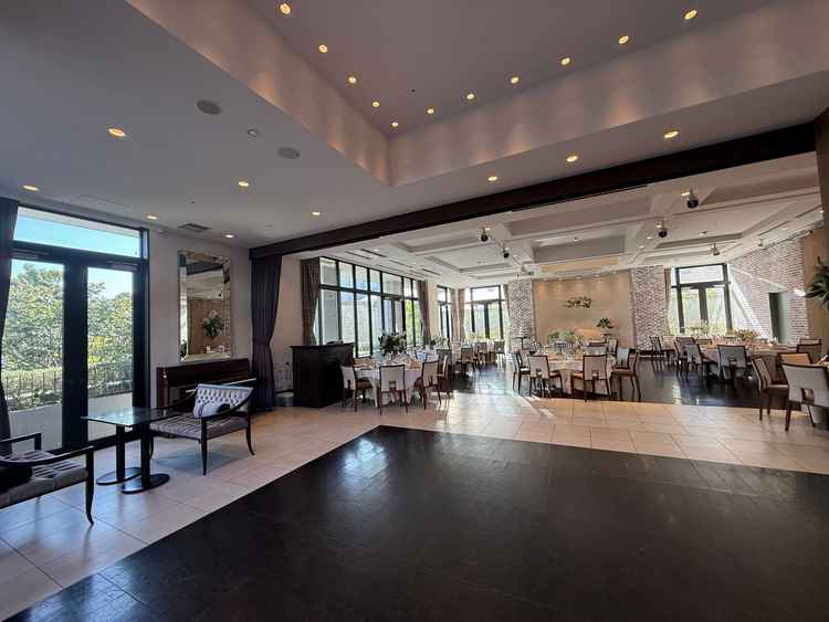 披露宴会場は広い空間があり、かなりゆったりと使えます。テラスがこのスペースから外に広がっていました。