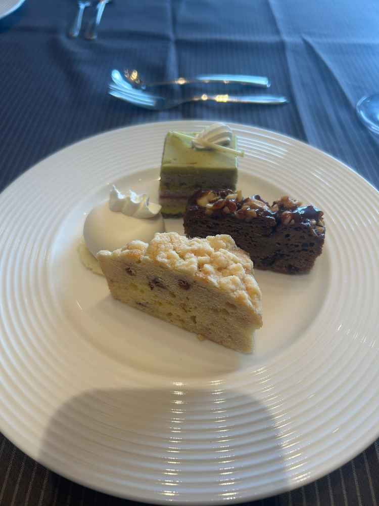 ほぼフルコースで試食でき、大満足でした。