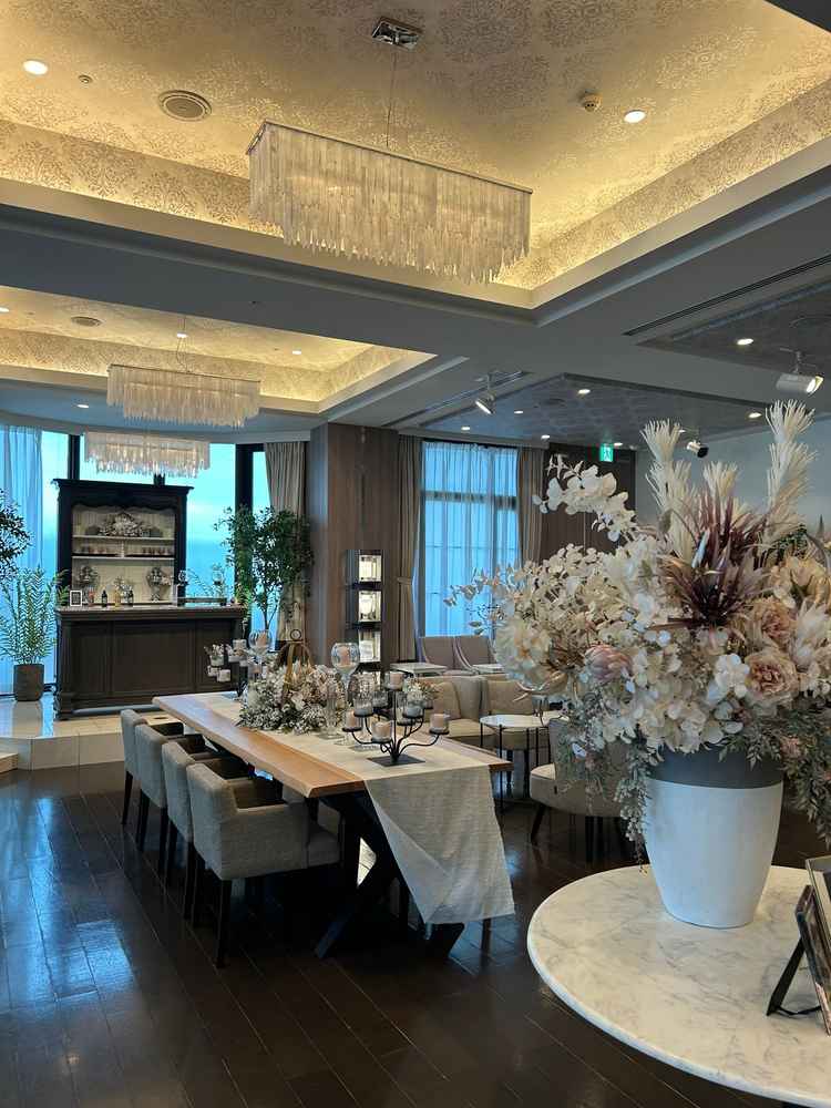 挙式の待合室。特別感のある待合室で、クリスマスの時期にはツリーが飾られるそう。