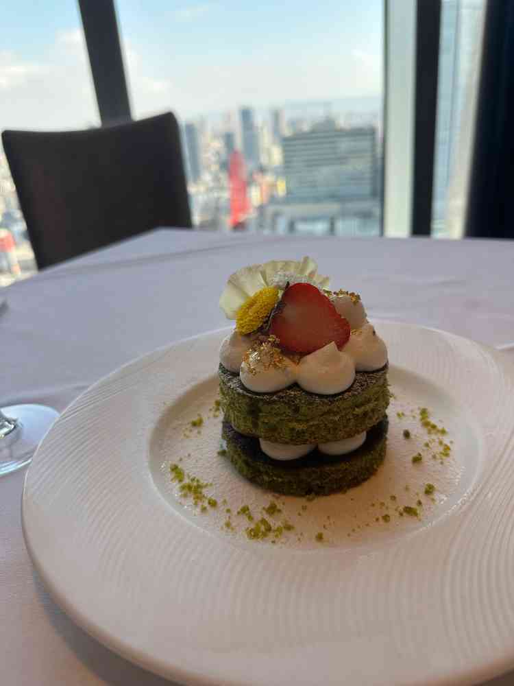 デザートは美味しかったです。おしゃれでした。