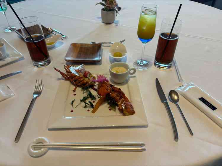 試食会のメイン料理。オマール海老がとても美味しかったです。
