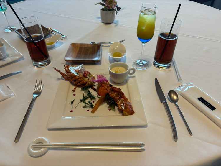 試食会のメイン料理。オマール海老がとても美味しかったです。
