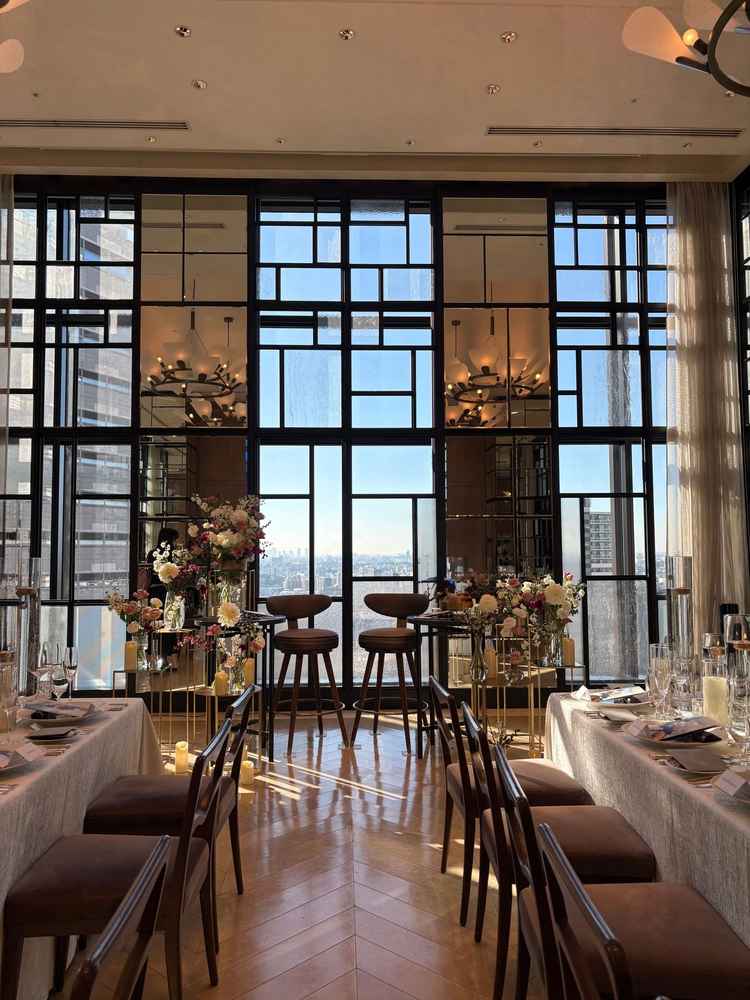 披露宴会場①の高砂　マックス90名ほど