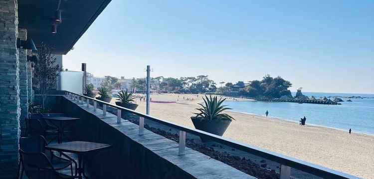 喫煙所とテラス