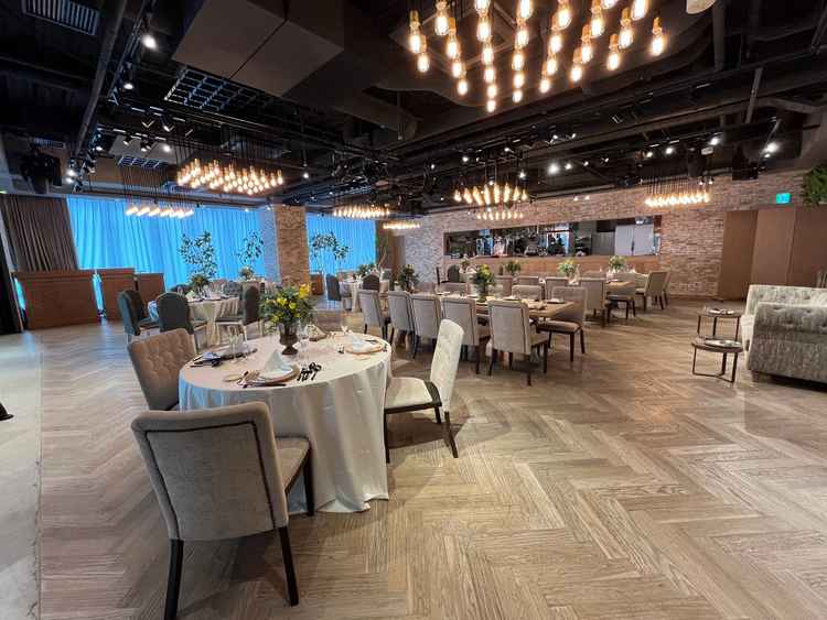 もう一つの披露宴会場。こちらは黒を基調とした感じで大人目。