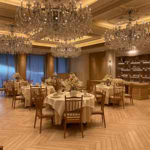 お姫様のような雰囲気の披露宴会場。