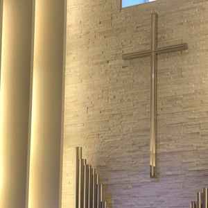 真っ白な印象のチャペル