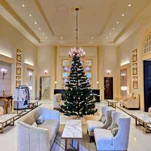 クリスマスシーズンのためツリーが飾られていた。12月の挙式なら飾りたい!