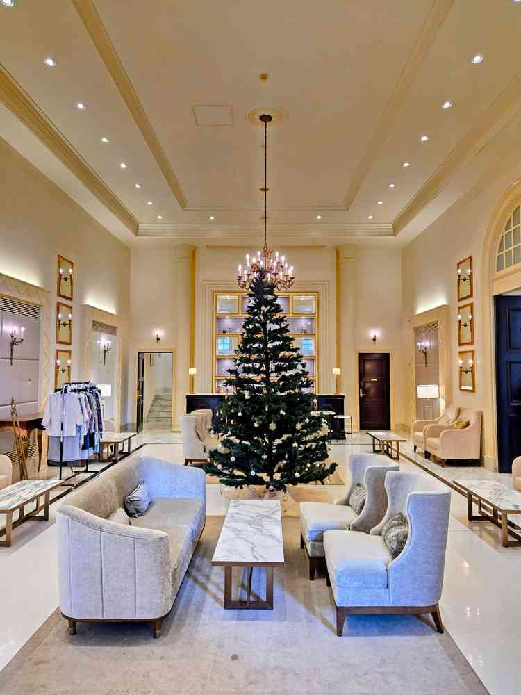 クリスマスシーズンのためツリーが飾られていた。12月の挙式なら飾りたい!