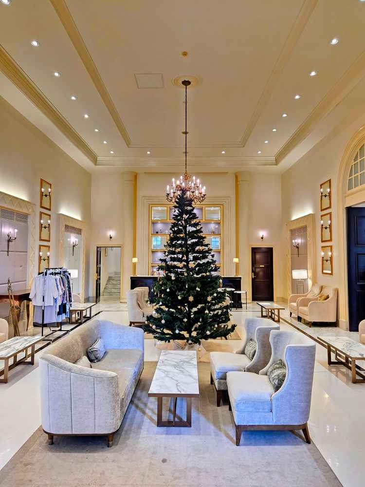 クリスマスシーズンのためツリーが飾られていた。12月の挙式なら飾りたい!