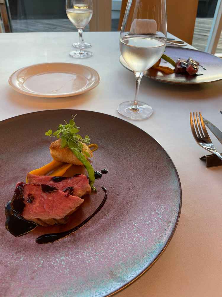 試食のメイン料理。お肉が柔らかく、付け合わせのポテトも美味しかったです。